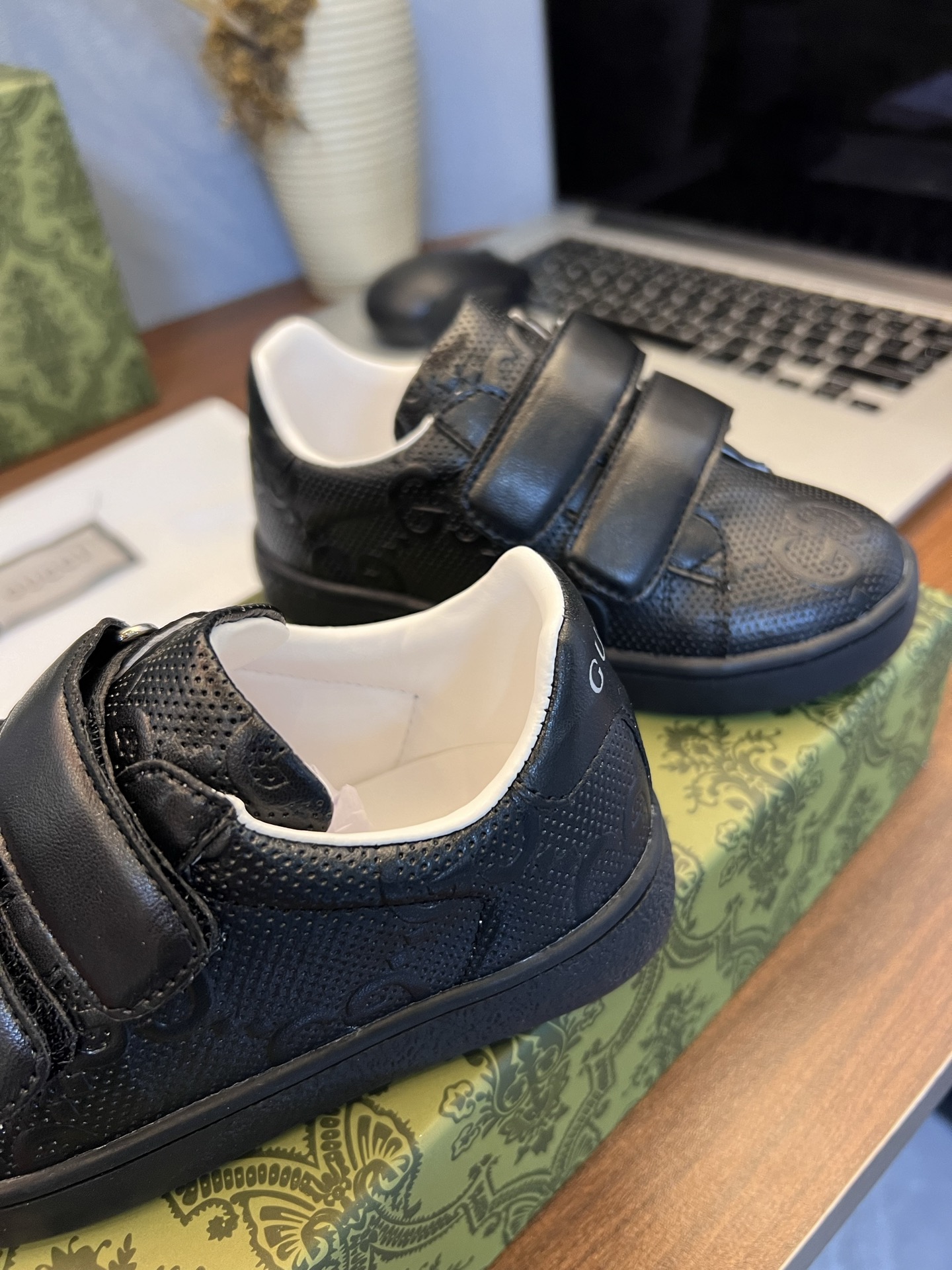 Children's shoes child